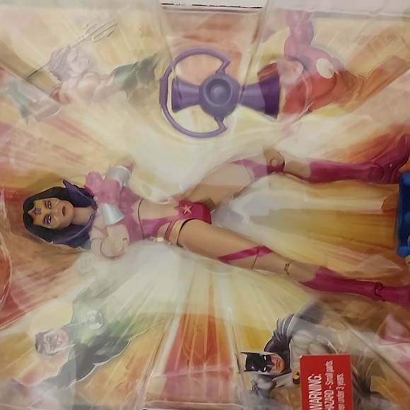 DC Universe Wonder Woman Action Figure - Picture 2 of 4